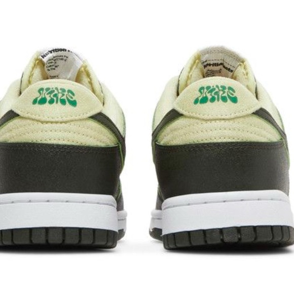 WMNS Dunk Low LX Avocado - Picture 2 of 2